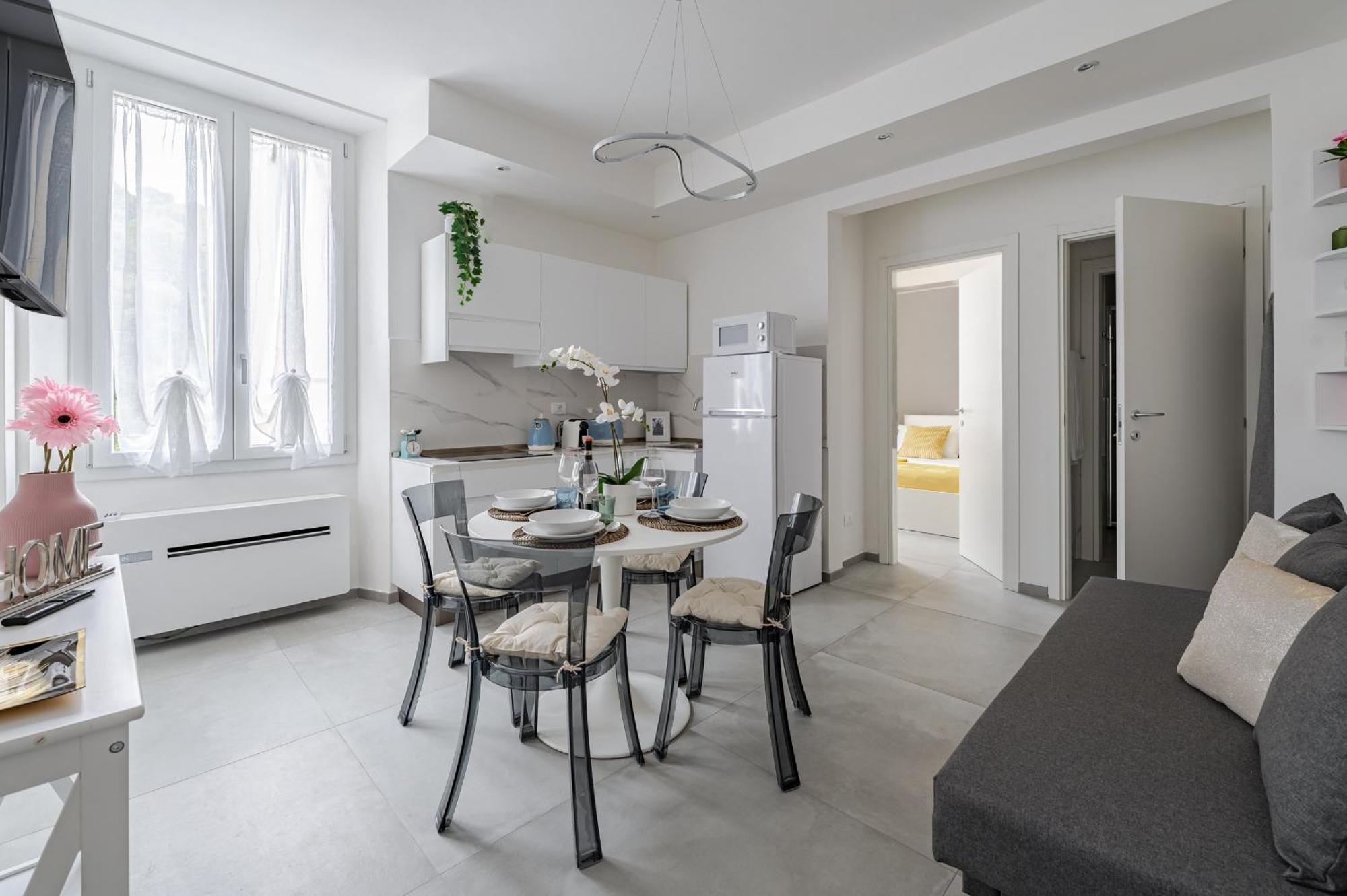 Via Ponte Alle Mosse, 19 - Florence Charming Apartments - A Chic, Newly Renovated Apartment Near Tram Leopolda, A Few Min From Downtown ภายนอก รูปภาพ